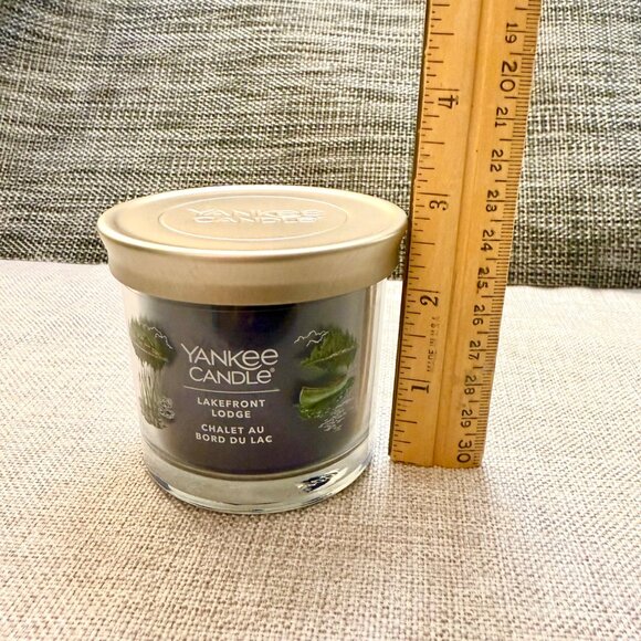 Yankee Candle Lakefront Lodge Scented Jar Blue Candle 3.4 oz with Metal Lid - Picture 6 of 8
